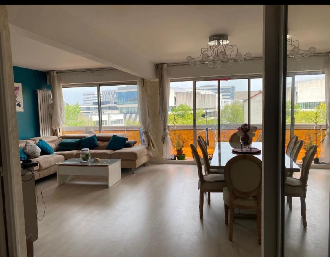Bel Appartement Lumineux De 100M2 6 Places 3 Chambres Au 3E Etage Avec Ascenseur -A 5Mn A Pied Du Parc Des Expositions Congres De Dijon Et Eng Et 10Mn Du Centre Ville Place Parking Devant L'Immeuble Exterior foto