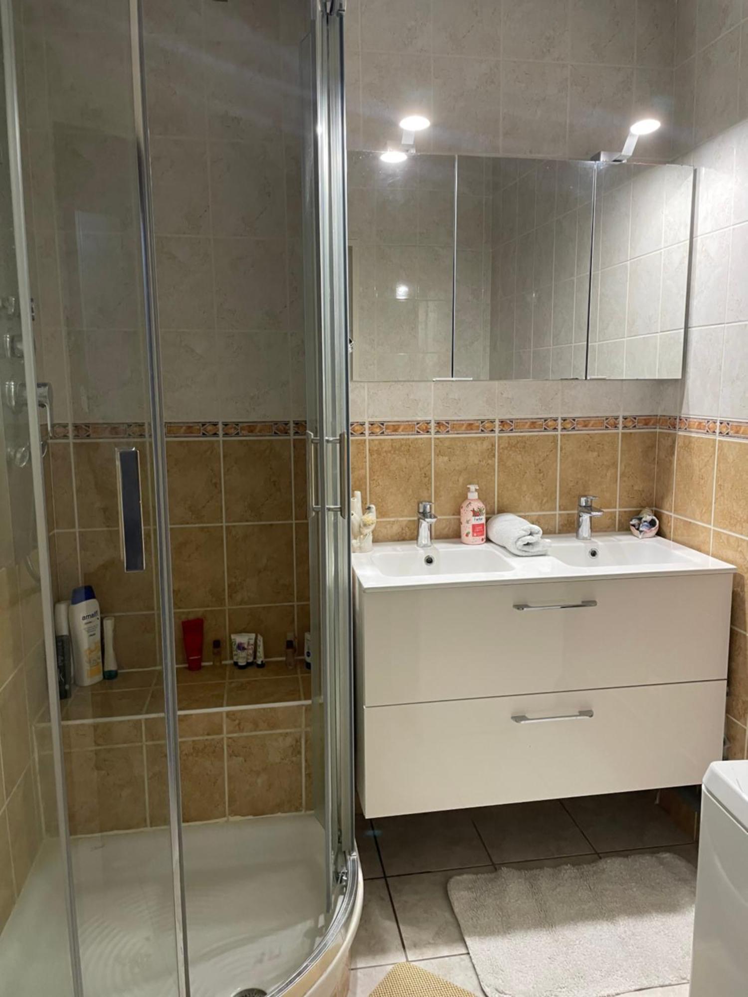 Bel Appartement Lumineux De 100M2 6 Places 3 Chambres Au 3E Etage Avec Ascenseur -A 5Mn A Pied Du Parc Des Expositions Congres De Dijon Et Eng Et 10Mn Du Centre Ville Place Parking Devant L'Immeuble Exterior foto