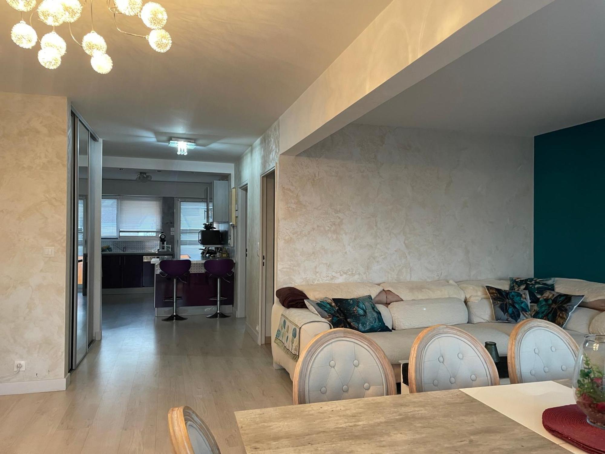 Bel Appartement Lumineux De 100M2 6 Places 3 Chambres Au 3E Etage Avec Ascenseur -A 5Mn A Pied Du Parc Des Expositions Congres De Dijon Et Eng Et 10Mn Du Centre Ville Place Parking Devant L'Immeuble Exterior foto