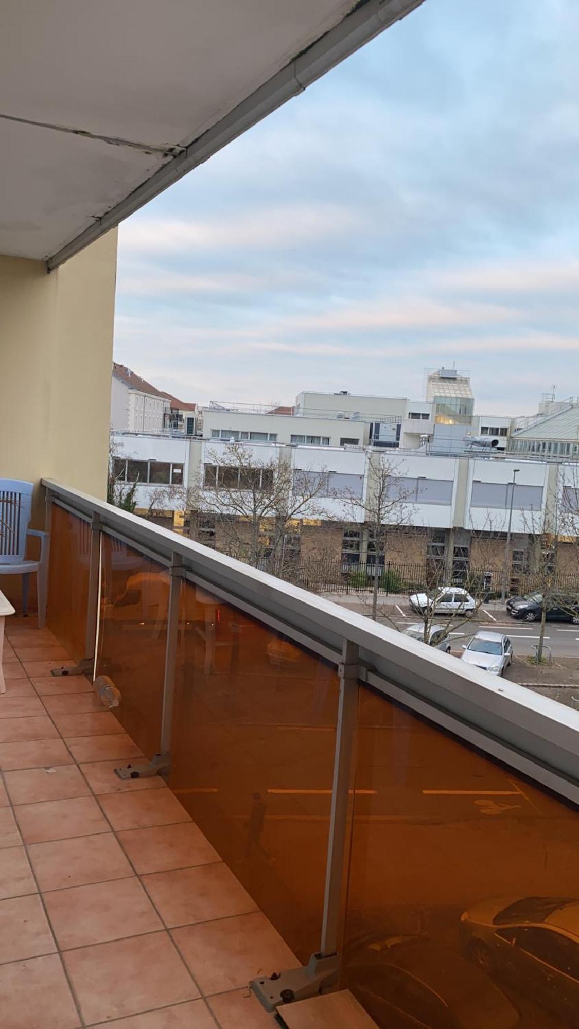 Bel Appartement Lumineux De 100M2 6 Places 3 Chambres Au 3E Etage Avec Ascenseur -A 5Mn A Pied Du Parc Des Expositions Congres De Dijon Et Eng Et 10Mn Du Centre Ville Place Parking Devant L'Immeuble Exterior foto